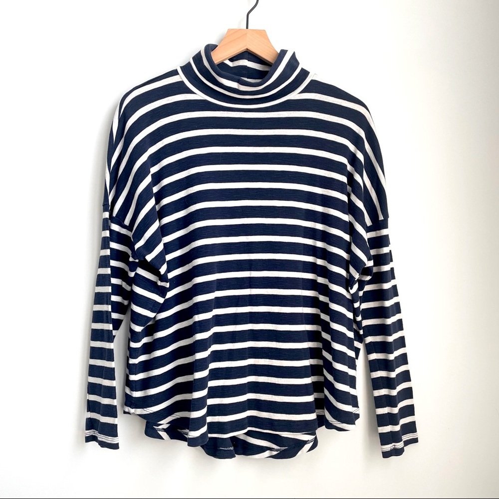 American Eagle Navy & White Stripped Turtleneck Size Large